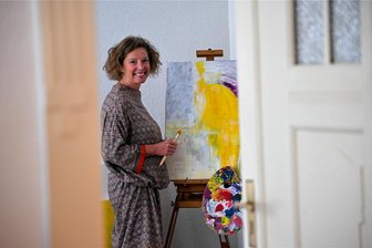 Chemnitzer Kuratorin und Designerin: Ihre Antwort auf die „seelenlosen Produkte“ der Großhandelsketten - Textildesignerin Kathi Halama kuratierte für das Esche-Museum in Limbach-Oberfrohna die Ausstellung „Rendezvous textil“. Verschiedene Künstler und Handwerker zeigen darin, warum es sich lohnt, regionale Textilien zu kaufen.