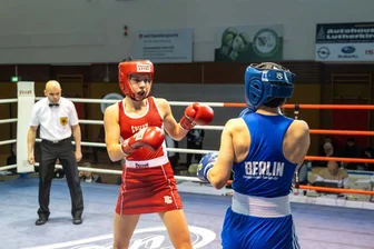Chemnitzer Leichtathletin findet zum Boxen – und wird bei Internationalem Boxturnier ausgezeichnet - Josephine Heydenreich (l.) vom Boxclub Chemnitz konnte zum Internationalen Chemnitzer Boxturnier in ihrer Klasse gewinnen und wurde als beste Technikerin ausgezeichnet.