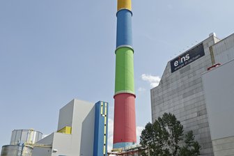 Chemnitzer "Lulatsch" bekommt frisches Himmelblau - Das blaue Segment wird frisch gestrichen.