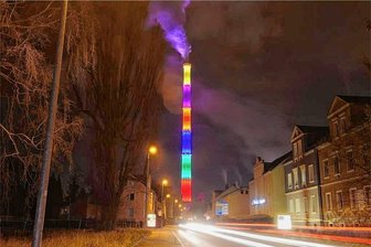 Chemnitzer Lulatsch leuchtet wieder bei Nacht - Ab Montagabend bietet sich Chemnitzern wieder das gewohnte Bild: die Esse erhellt den Nachthimmel.