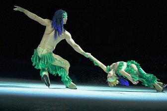 Chemnitzer mit Solodarbietungen - Matti Landgraf mit der US-Amerikanerin Caydee Denney während der "Atlantis"-Aufführung.