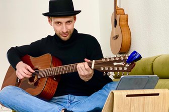 Chemnitzer Musiker will Limbach-Oberfrohna zum Tanzen bringen - Martin Schmitt gastiert mit seinem Programm „Herr Schmitt und ich“ in Limbach-Oberfrohna.