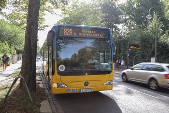 Chemnitzer Nahverkehr: Bald neue Strecken und mehr Fahrten? - Die vor fünf Jahren eingeführte Ringbuslinie 82, hier auf dem Kaßberg, verkehrt bislang alle 20 Minuten. Auf Wunsch der Stadträtinnen und Stadträte wird nun durchgerechnet, welche zusätzlichen Einnahmen und Ausgaben es zur Folge hätte, wenn sie doppelt so häufig unterwegs wäre. 