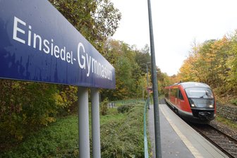 Chemnitzer OB kommt nach Einsiedel: Hier können Bürger Sorgen direkt beim Stadtchef loswerden - Das Gymnasium Einsiedel ist mit der Citybahn (C 13 und C 14) erreichbar.