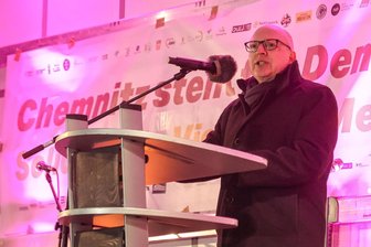 Chemnitzer OB Schulze gegen AfD-Verbot - Der Chemnitzer Oberbürgermeister Sven Schulze auf einer Kundgebung vergangene Woche in Chemnitz.