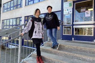 Chemnitzer Oberschule „Am Flughafen“: Jede dritte Stunde ausgefallen – oder doch nicht? - Besser als es die Statistik vermuten lasse sei die Situation an der Oberschule „Am Flughafen“, sagen Schulleiterin Kerstin Neubert (rechts) und ihre Stellvertreterin Kathrin Poser.