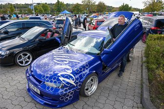 Chemnitzer Opel-Treffen soll weiter wachsen – Fans von Atmosphäre begeistert - Beim Chemnitzer Opel-Treffen gehörte Martin Putzers 350-PS-Calibra mit Flügeltüren zu den meistfotografierten Attraktionen. Insgesamt zählten die Veranstalter vom Opel-Team-Chemnitz knapp 1000 Besucher.