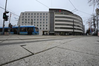 Chemnitzer „Perlen“ bei einer Stadtführung entdecken - Auf dem Stefan-Heym-Platz beginnt am 15. März eine Stadtführung.