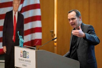 Chemnitzer Politologe über Trumps Triumph und die Folgen: „AfD und BSW werden sich bestätigt fühlen“ - Professor Kai Oppermann bei der „Election Night“ Dienstagabend an der TU Chemnitz.