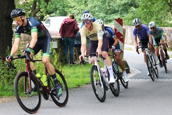 Chemnitzer Radsportler Lein fährt auf das Podium in Halsbrücke - Lennart Lein (l.) vom RSV Chemnitz wurde in Halsbrücke Zweiter.