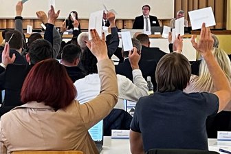 Chemnitzer Rathaus ratlos: Immer mehr Entscheider gelten als befangen - Wer aus einer politischen Entscheidung persönliche Vorteile erlangen könnte, darf weder mit darüber beraten noch abstimmen. In Chemnitz gelten neuerdings ungewöhnlich strenge Regeln.