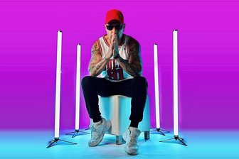 Chemnitzer Sänger knackt Millionenmarke auf TikTok - Der Musiker Chiops hat einen neuen Song herausgebracht und hofft wieder auf viele Klicks.