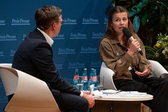 Luisa Neubauer stellte sich am Dienstagabend in Chemnitz den Fragen von "Freie Presse"-Chefredakteur Torsten Kleditzsch.