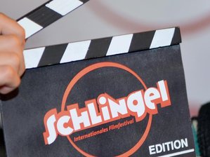 Chemnitzer "Schlingel"-Filmfestival geht auf Reisen - Eine Filmklappe ist auf dem Kinderfilmfestival "Schlingel" zu sehen.