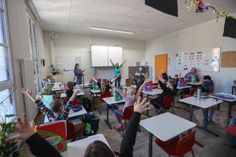 Chemnitzer Schüler ganz aus dem Häuschen: Endlich zurück! - Auf los geht‘s los: Zweitklässler der Schule Altchemnitz erleben ihre erste Unterrichtsstunde im rundum modernisierten Schulhaus. In dem Förderzentrum mit Förderschwerpunkt Lernen werden rund 225 Mädchen und Jungen unterrichtet.