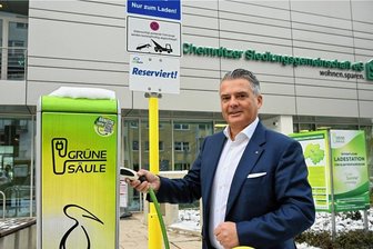 Chemnitzer Siedlungsgemeinschaft: Gewinner trotz des Hindernislaufes - Ringo Lottig, Vorstand der Chemnitzer Siedlungsgemeinschaft eG, ist stolz auf die Grünen Ladesäulen, weist aber auf viele Hindernisse beim weiteren Ausbau des Netzes hin.