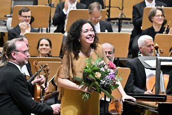 Chemnitzer Sinfoniekonzerte: Publikum feiert Pianistin und Kens Luis Debüt - Die gefeierte Pianistin Marianna Shirinyan am Mittwochabend beim 7. Sinfoniekonzert der Robert-Schumann-Philharmonie in der Stadthalle.