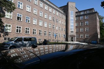 Chemnitzer soll Tochter im Internet zum Tausch angeboten haben und wehrt sich gegen Haftstrafe - Das Landgericht Chemnitz hat die Haftstrafe am Montag bestätigt.