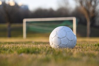Chemnitzer Sportverein stellte unwissentlich einen verurteilten Sexualstraftäter ein - Ein Chemnitzer Fußballverein stellte einen Mann für das Training einer Kindermannschaft ein, der 2021 wegen sexuellen Missbrauchs verurteilt worden war.