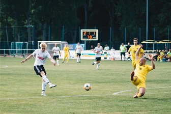 Chemnitzer Stadtderby in der Landesliga: Vorfreude auf große Kulisse - In der vergangenen Saison gab es das Derby in Rabenstein gleich am ersten Spieltag. Handwerk gewann mit 4:1, wobei der junge Tim Kaiser (links) ein ganz starkes Spiel und zwei Tore machte. Kaise spielt inzwischen bei Oberligist VfB Auerbach.