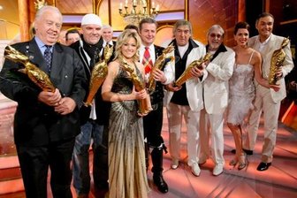 Chemnitzer Stadthalle setzt künftig weniger auf Volksmusik - Die Stars aus der Szene der Volksmusik und volkstümlichen Musik erhielten in der Stadthalle die "Krone" überreicht, so wie hier im Jahr 2009. Doch das Genre hat seine besten Zeiten offenbar hinter sich.