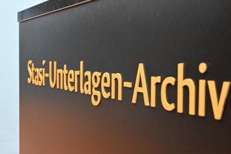 Chemnitzer Stadträte lehnen Stasi-Überprüfung in den eigenen Reihen ab - Allein im Chemnitzer Stasi-Unterlagen-Archiv lagern rund sieben Kilometer Unterlagen des MfS aus Südwestsachsen.