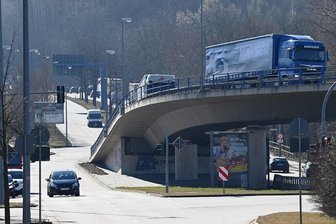 Chemnitzer Südring wird nicht ausgebaut - Stadtrat lehnt Projekte nach jahrelanger Diskussion ab - Endstation Neefestraße: Nach der Stadtverwaltung hat sich nun auch der Stadtrat gegen eine Verlängerung des Südrings bis zur Zwickauer bzw. bis zur Kalkstraße in Rottluff ausgesprochen. Der Überflieger soll ebenfalls nicht ausgebaut, das Unfallgeschehen dort aber im Blick behalten werden.