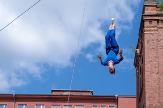 Chemnitzer Tanzfestival: Nach 2022 wieder deutlich mehr Besucher - Auch das war Tanz im Festivaljahr 2023: Unter anderem mit dieser Aufführung der französischen Compagnie Retourament wurde die Veranstaltungsreihe eröffnet.
