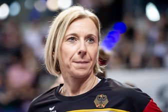 Chemnitzer Turnerinnen wollen dem großen Favoriten Paroli bieten - Trainerin Tatjana Bachmayer gibt den Chemnitzer Turnerinnen individuelle Aufgaben.