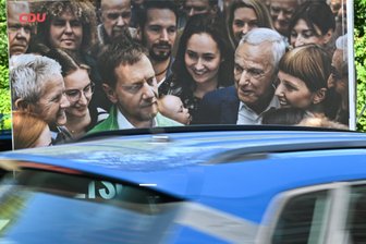 Chemnitzer Unzufriedenheit: So tickt die Stadt vor der Landtagswahl - Auch in Chemnitz ist Sachsens Ministerpräsident Michael Kretschmer auf zahlreichen Wahlplakaten zu sehen. Die Zufriedenheit in der Region mit seiner Arbeit fällt laut einer Umfrage deutlich geringer aus als im Sachsen-Durchschnitt.