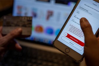 Chemnitzer verliert bei Anlagebetrug Tausende Euro – und landet als Mittäter selbst vor Gericht - Online-Anlage-Betrug ist offenbar ein lohnendes Geschäft. Angeblich wird das Geld von Kunden in Krypto-Währungen investiert – tatsächlich landet es auf den Konten der Strippenzieher.