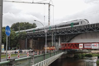 Chemnitzer Viadukt bald komplett gesperrt - Noch rollen über das Bahnviadukt an der Annaberger Straße Bahnen. Das wird sich im nächsten Monat ändern.
