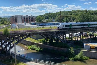 Die Deutsche Bahn will das Viadukt, das die Annaberger Straße und die Chemnitz überspannt, im Zeitraum zwischen 2022 und 2025 sanieren.