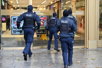 Chemnitzer Vorzeigepolizist verurteilt: „Wir werden behandelt wie Fußabtreter“ - Seit November 2023 soll die Operative Einsatzgruppe für mehr Sicherheit in der Chemnitzer Innenstadt sorgen. Ein ehemaliges Mitglied der Einheit stand nun vor Gericht.