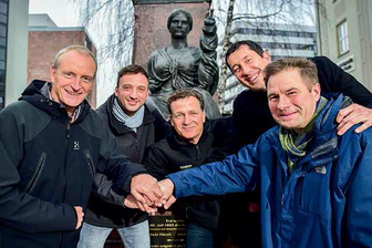 Chemnitzer wollen von Insel zu Insel schwimmen - Jörg Stingl und seine Mitstreiter Oliver Hellmich, Frank Nebel, Stev Theloke und Frank Riedel (v. l.) sind für das neue Abenteuer bereit.