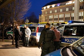 Chemnitzer Zentralhaltestelle wird frühestens ab Jahresende videoüberwacht - An der Chemnitzer Zentralhaltestelle häufen sich die Zwischenfälle. Im Bild eine Razzia im März.