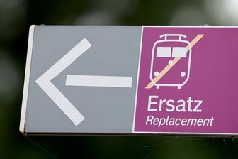 Chemnitzer Zugpendler: Busse ersetzen Bahn zwischen Ostrau und Riesa - Zugpendler zwischen Chemnitz und Elsterwerda sind am Dienstag auf Busse angewiesen.