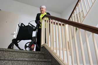 Chemnitzerin fast fünf Jahre in ihrer Wohnung gefangen: Der lange Kampf um einen Treppenlift - Ute Seidel wohnt seit 1959 in ihrer Wohnung an der Bürgerstraße. Seit fünf Jahren kann sie diese aber nicht mehr verlassen.