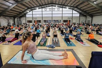 Chemnitzerin schafft Yoga-Rekord - 