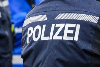 Chemnitzerin sperrt jungen Kriminellen in Garage ein – Polizei überwältigt ihn mit Mühe - In Chemnitz haben Polizeibeamte einen aggressiven 19-Jährigen festgenommen.