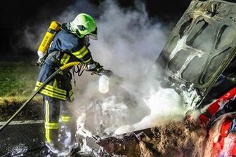 Chevrolet in Hilbersdorf in Flammen - Fahrzeugbrand in Hilbersdorf