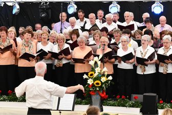 Chortreffen im Erzgebirge: Mehr als 150 Sängerinnen und Sänger laden zum Mitsingen ein - „Mitsingen erwünscht!“ lautet das Motto beim 33. Chor- und Sängertreffen im Erzhammer in Annaberg-Buchholz.