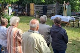 Christen feiern Freiluftgottesdienst - Katholische Christen kamen in Greifendorf zusammen.