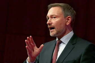 Christian Lindner - der sattelfeste Parteichef - Wenn an diesem Wochenende in Berlin der FDP-Parteitag zusammenkommt, muss Bundesfinanzminister Christian Lindner wohl nicht mit harscher Kritik oder gar einem Aufstand rechnen. Er sitzt als Vorsitzender fest im Sattel.
