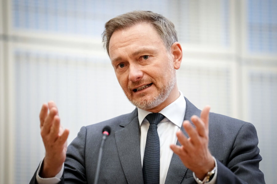Christian Lindner im Interview: AKW-Laufzeit, Steuersenkungen und gute Vorsätze für 2023 - Bundesfinanzminister Christian Lindner