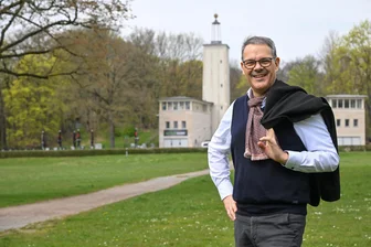 Christoph Dittrich – Der Intendant aus Chemnitz, der Kunst und Diplomatie vereint - Fast zu Hause: Generalintendant Christoph Dittrich wohnt am Küchwald. Die Freilichtbühne (im Hintergrund) für die Theater zu nutzen, war eine seiner ersten Ideen in Chemnitz.