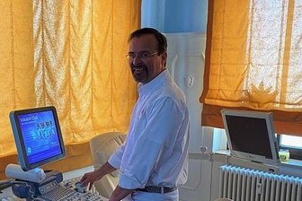 Christoph Heinritz-Bechtel: Frauenarzt, Querdenker und Schwarmbeauftragter - Der Basis-Schwarmbeauftragte Christoph Heinritz-Bechtel in seiner Zwickauer Frauenarztpraxis.