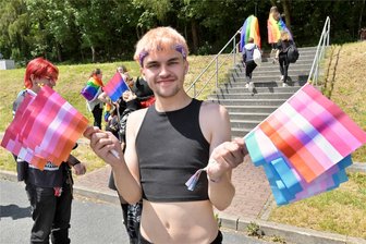 Christopher Street Day im Erzgebirge: Organisatoren nehmen Wahlen in den Blick - In Stollberg hat der 3. Christopher Street Day stattgefunden – im Bild: Organisator Leon Ahlgrimm.