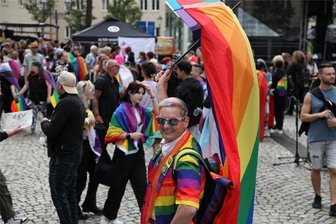 Christopher-Street-Day: So bunt zeigt sich Zwickau - Olaf Wunderbar ist als Gast aus Wismar angereist, um den CSD in Zwickau noch bunter zu machen.