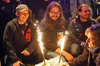Chronical Moshers feiern Club-Geburtstag - Ein süßer Geburtstagskuchen, auf dem das Moshers-Maskottchen dekorativ in Szene gesetzt wurde, durfte auch bei den Hardrock-Fans nicht fehlen. 
